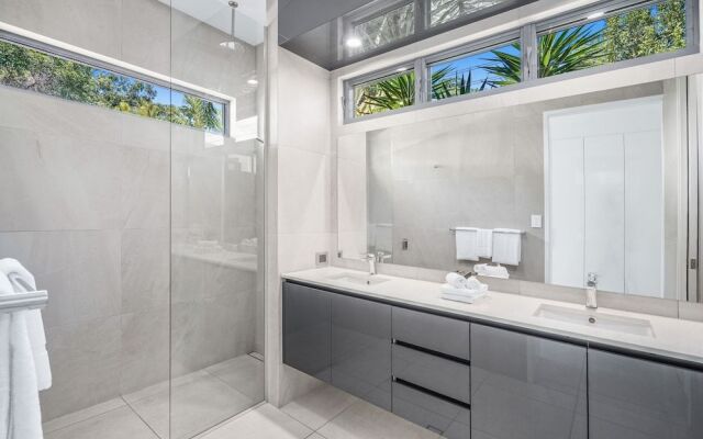 Tranquil Waters - Luxury in Oceans Edge