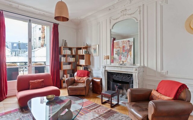 Beautiful Lavish Apartment for 6 in Paris VII by Guestready