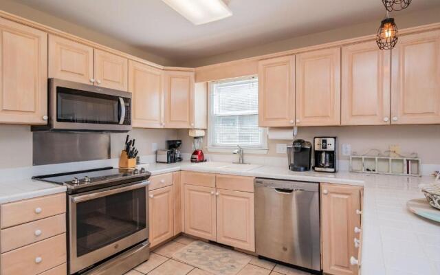 Sweet Retreat by Oak Island Accommodations