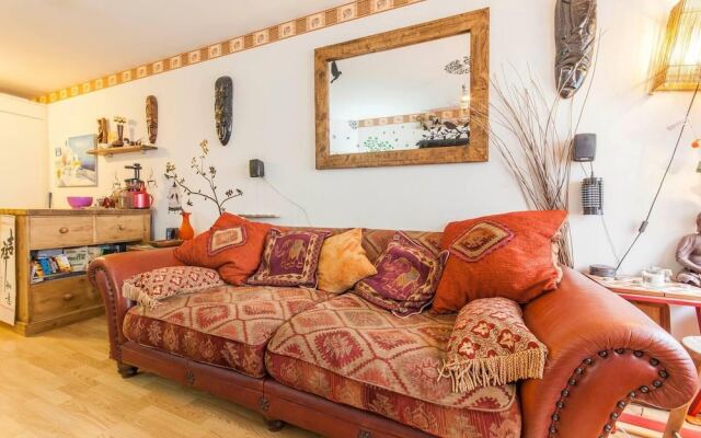 Amazing Riverside Boheme Home in SW London!