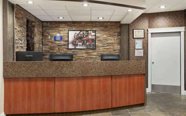 Days Inn by Wyndham Sylvan Lake