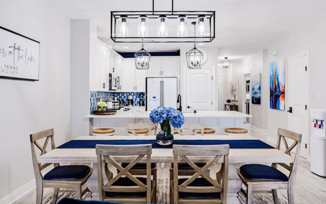 Luxury Waterfront Condo W/pool & Views!