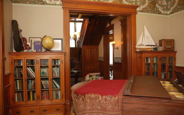 The Grand Anne Bed & Breakfast