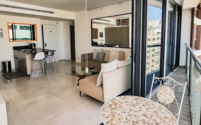 Design Apt Parking Included 2BDR TL30