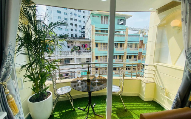 Home Away Homestay, City Center, D1