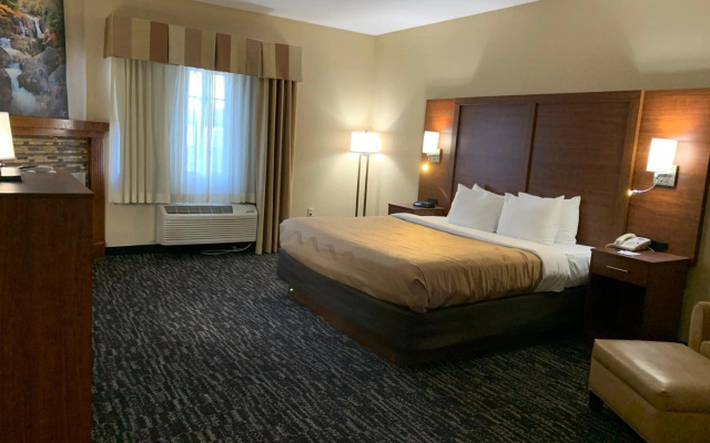 Quality Inn & Suites Hendersonville - Flat Rock