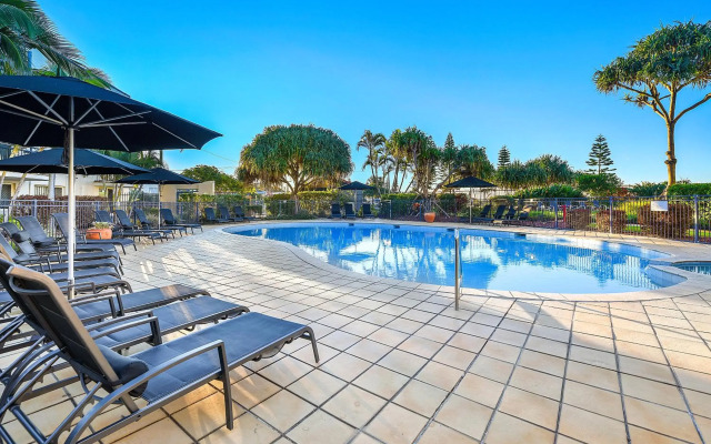 Golden Riviera Beach Resort
