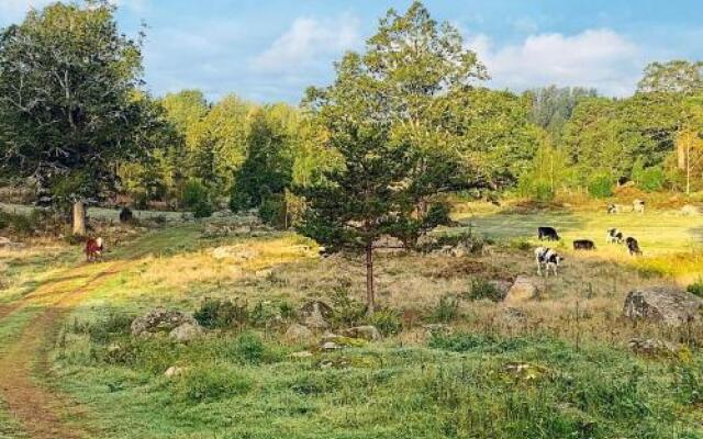 Three-Bedroom Holiday home in Gamleby 2