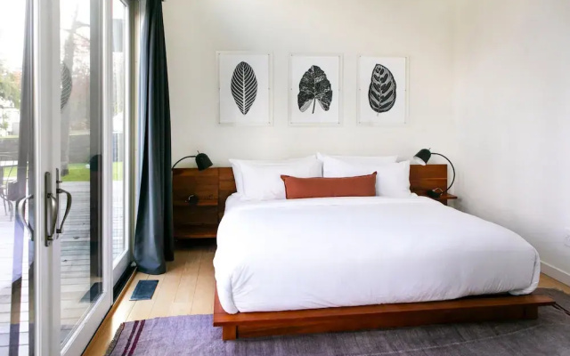 Woodstock Way Hotel
