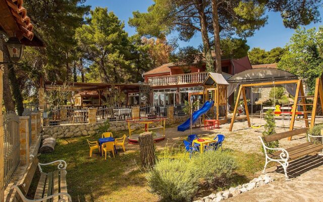 Apartment with Sea View And Ac, 12km From Sibenik