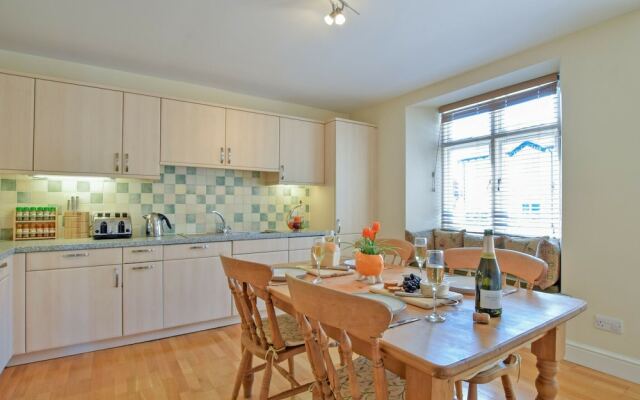 Modern Holiday Home in Bowness-On-Windermere Near Lake