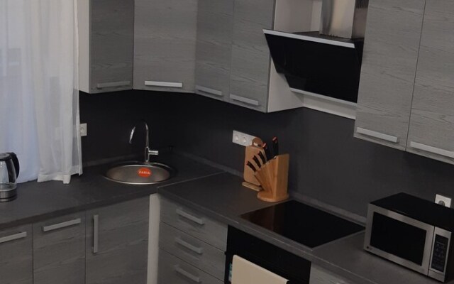 Nizhneimeretinskya apt 25