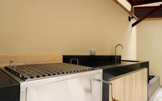 w Beautiful 2BR w Terrace Near Kennedy Park