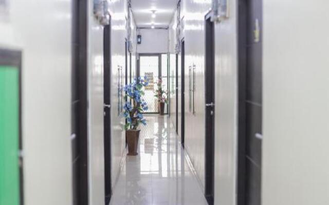 RedDoorz Plus At K23 Rungkut Madya