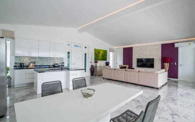 Luxury Modern 4 Bedroom Pool FH108