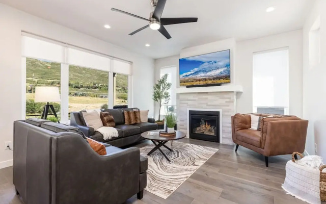Hot Tub- Spacious-4br-deer Valley-mountain-view