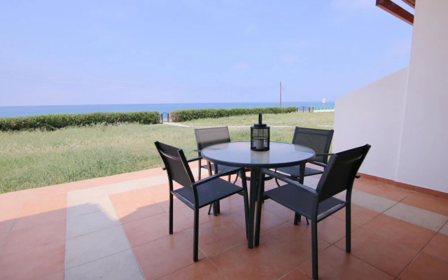 Phaedrus Living Beachfront Villa Morona