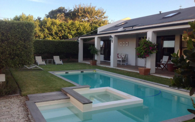 Sixteen Guest House on Main
