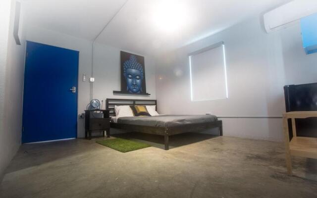 Nomada Urban Beach Hostel - Adults Only