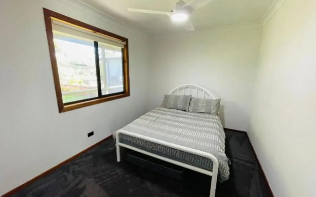 Centre Street 10 Lake Tabourie