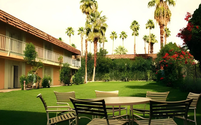 Delos Reyes Palm Springs