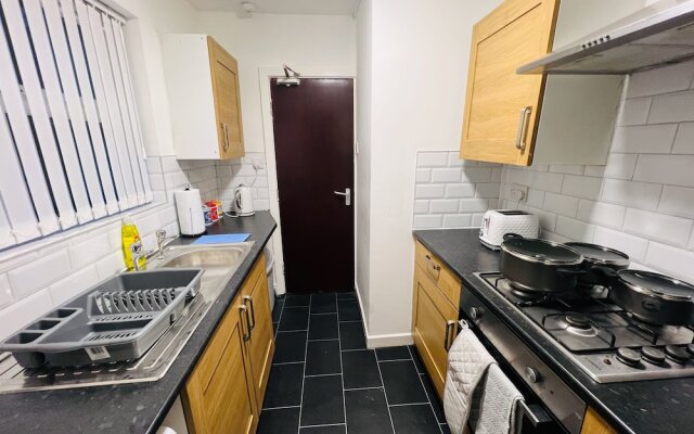 Remarkable 4-bed House in Bootle, Liverpool