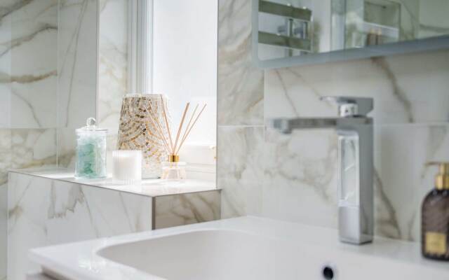 Marble Arch Suite 3-hosted by Sweetstay