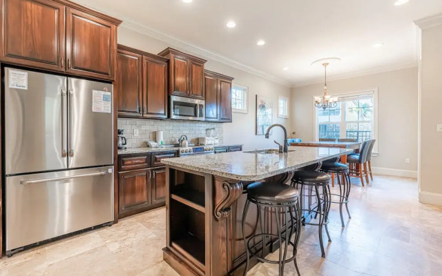 Villa Lago 1975 S2G 4BR 4BA 10