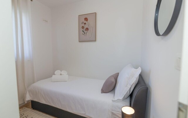 Awesome apartment in Split with WiFi and 2 Bedrooms