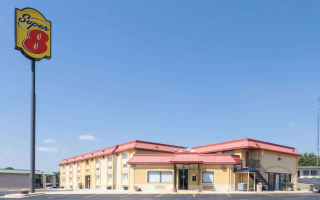 Super 8 by Wyndham Clinton