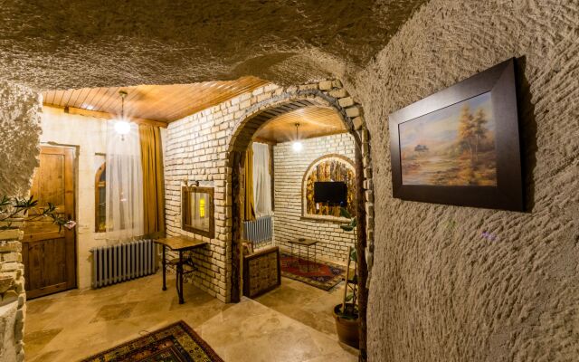 Elite Cave Suites