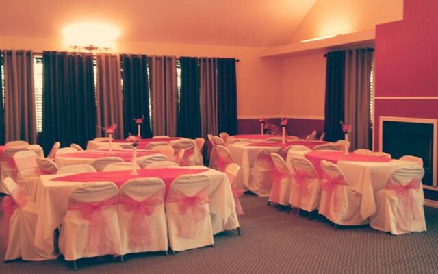 The Crossroads Hotel & Suites