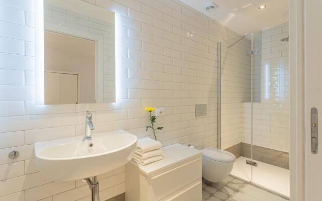 Co-e405-regi74a1 - Your Private Harbour Nearby George Clooney