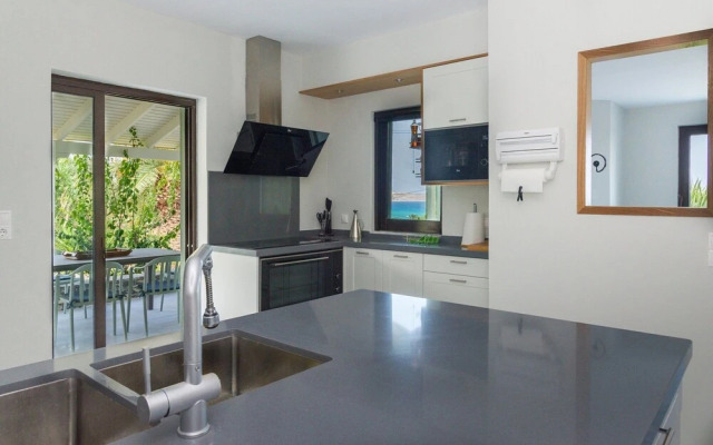 Stylish Villa, Private Pool, Large Garden, sea View, En-suite Bathrooms