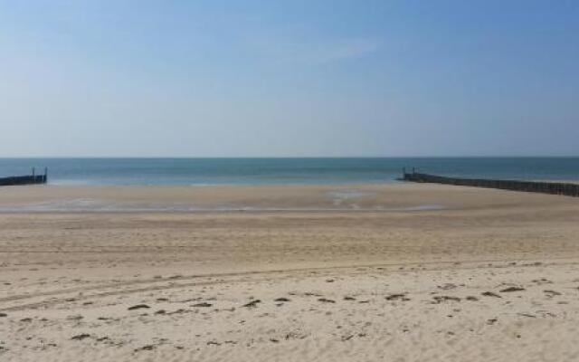 HUIS MARIANNE Bed by the Sea