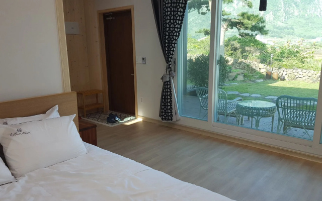 Wind Jeju Cafe & Pension