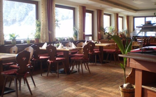 Almhotel Schönmoosalm