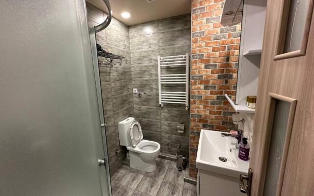 5 Rooms near 300 Aragveli metro station
