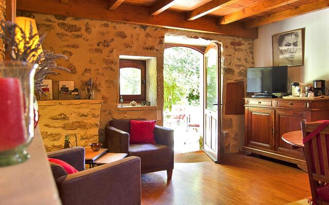 Pretty stone house with own terrace and private garden, Grignan