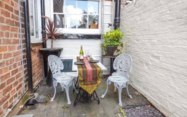 Courtyard Apartment