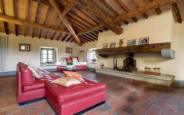 Casaglia 2 · Apartment With Shared Pool
