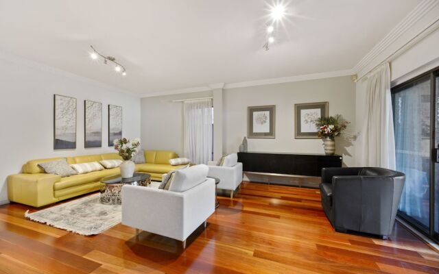 HomeHotel 4 Bedroom & Homeoffice with Nice Pool