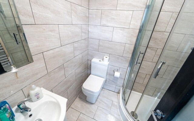 44 North Road Studios Near QE and UOB