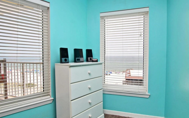 Boardwalk 586 by Youngs Suncoast