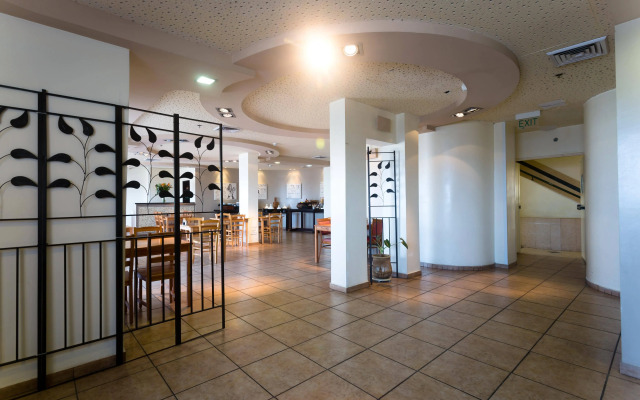 Beach Hotel by Zvieli hotels