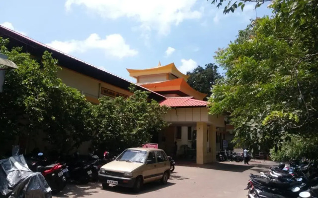 Anandan Tourist Home