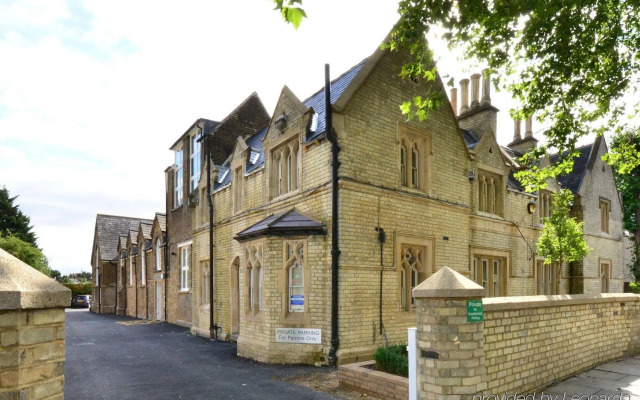 Arch hotel