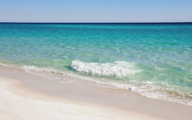 Escape to Sand Dollar Holler: Coastal Retreat, 3 Beds, 2.5 Baths, Sleeps 10!