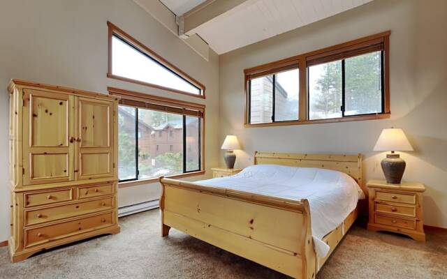 Spacious Snowbird Condo Unit Slopeside In Quiet Canyon Neighborhood