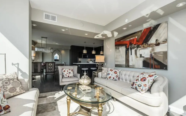 QuickStay - Premium 2bdrm in Yorkville (Yonge & Bloor)